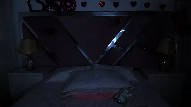 Snapshot of NinnaVous chatting on February 25, 2025, 2:04 pm NinnaVous online show from February 25, 2025, 2:04 pm