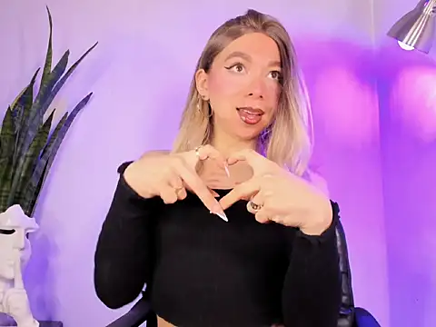 victoria qq online show from November 4, 2025, 4:22 pm