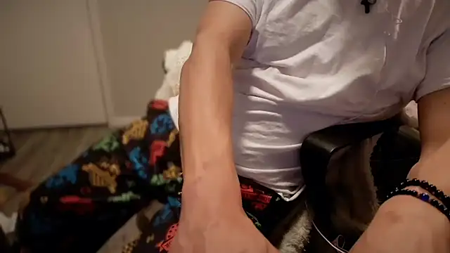 Mikeypnp1494 online show from April 9, 2026, 4:58 am