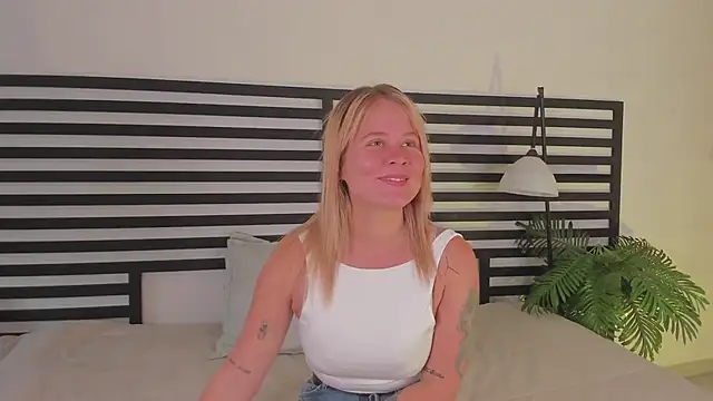 Snapshot of stefanny_ruiz_ chatting on February 17, 2025, 12:49 pm stefanny ruiz online show from February 17, 2025, 12:49 pm