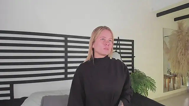 Snapshot of stefanny_ruiz_ chatting on February 18, 2025, 12:28 pm stefanny ruiz online show from February 18, 2025, 12:28 pm