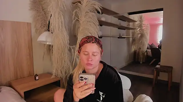 Snapshot of stefanny_ruiz_ chatting on March 1, 2025, 4:33 pm stefanny ruiz online show from March 1, 2025, 4:33 pm