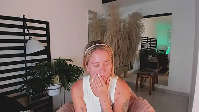 Snapshot of stefanny_ruiz_ chatting on February 14, 2025, 3:58 pm stefanny ruiz online show from February 14, 2025, 3:58 pm