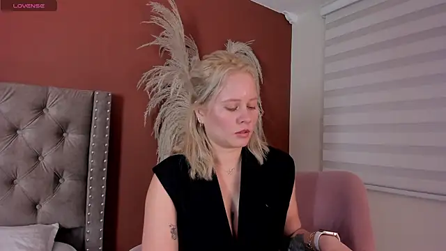 Snapshot of stefanny_ruiz_ chatting on January 13, 2026, 12:20 pm stefanny ruiz online show from January 13, 2026, 12:20 pm