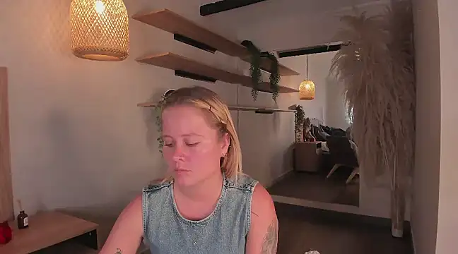 Snapshot of stefanny_ruiz_ chatting on March 15, 2025, 3:27 pm stefanny ruiz online show from March 15, 2025, 3:27 pm