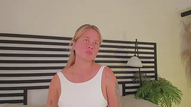 Snapshot of stefanny_ruiz_ chatting on February 17, 2025, 3:55 pm stefanny ruiz online show from February 17, 2025, 3:55 pm