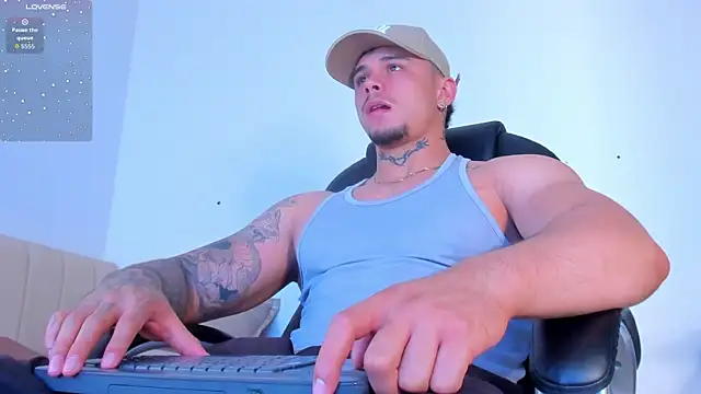 NoahhBrown online show from November 5, 2025, 4:59 am