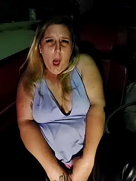 BecciDeluxe online show from November 15, 2025, 2:37 am