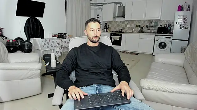 Snapshot of ZackFraser chatting on September 25, 2025, 4:57 pm ZackFraser online show from September 25, 2025, 4:57 pm