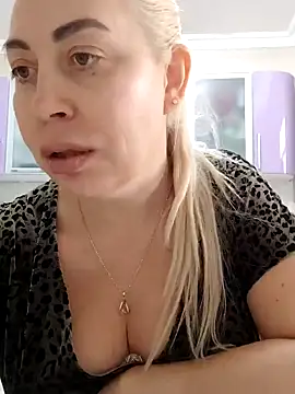 HotJanet online show from February 3, 2025, 1:40 pm