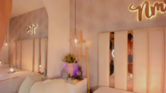 Nicolemorelli2 online show from October 21, 2025, 1:10 pm