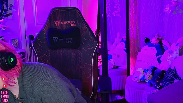 Angel-Lewd-Cake online show from May 18, 2026, 3:17 am
