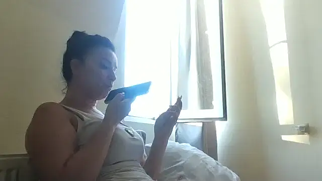 Linusya online show from September 24, 2025, 2:23 pm