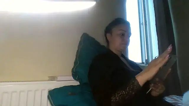 Linusya online show from September 9, 2025, 2:48 pm