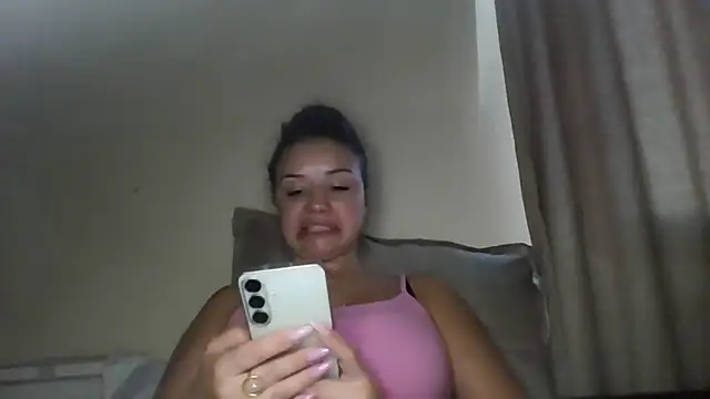 Linusya online show from September 17, 2025, 3:25 pm