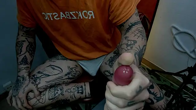 Snapshot of layneinchains chatting on September 29, 2025, 8:25 pm layneinchains online show from September 29, 2025, 8:25 pm