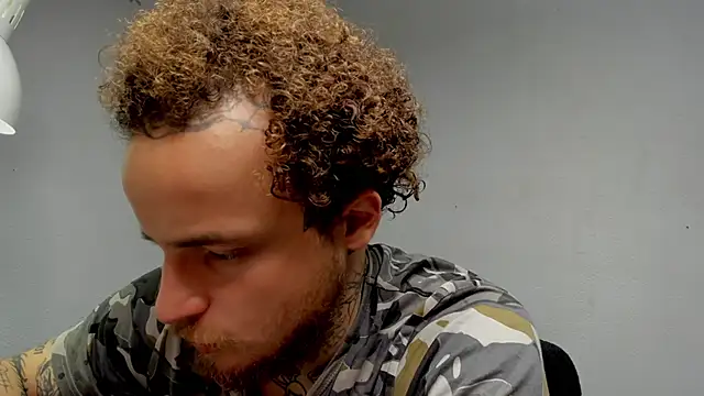 Snapshot of layneinchains chatting on November 17, 2025, 7:34 am layneinchains online show from November 17, 2025, 7:34 am