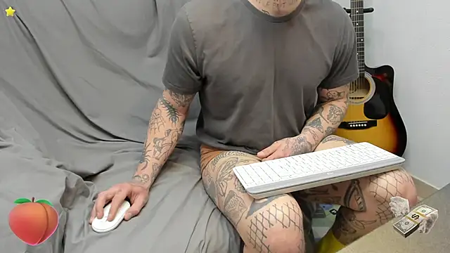 Snapshot of layneinchains chatting on February 16, 2026, 2:48 pm layneinchains online show from February 16, 2026, 2:48 pm