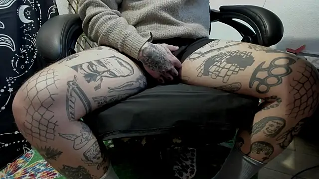 Snapshot of layneinchains chatting on March 18, 2025, 11:44 am layneinchains online show from March 18, 2025, 11:44 am