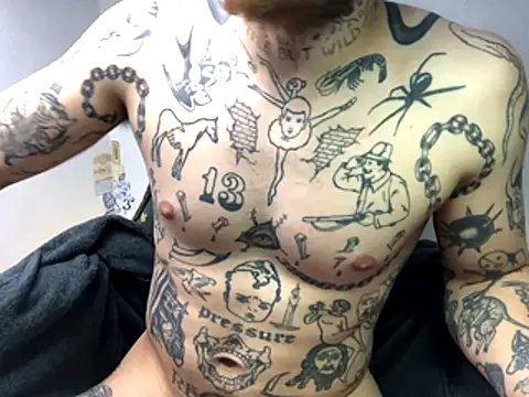 Snapshot of layneinchains chatting on October 20, 2025, 5:35 pm layneinchains online show from October 20, 2025, 5:35 pm