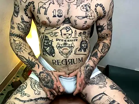 Snapshot of layneinchains chatting on November 4, 2025, 8:29 am layneinchains online show from November 4, 2025, 8:29 am