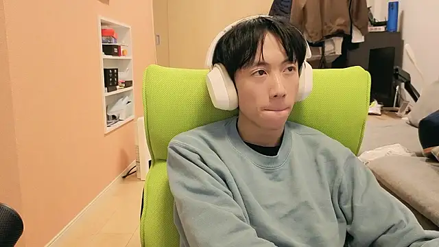 freeeeeessssss111 online show from December 4, 2025, 4:22 am