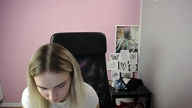 viktoria lovely online show from September 19, 2025, 9:57 am