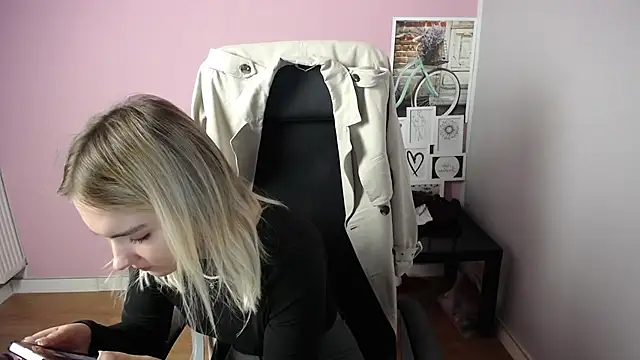 viktoria lovely online show from October 6, 2025, 7:09 am