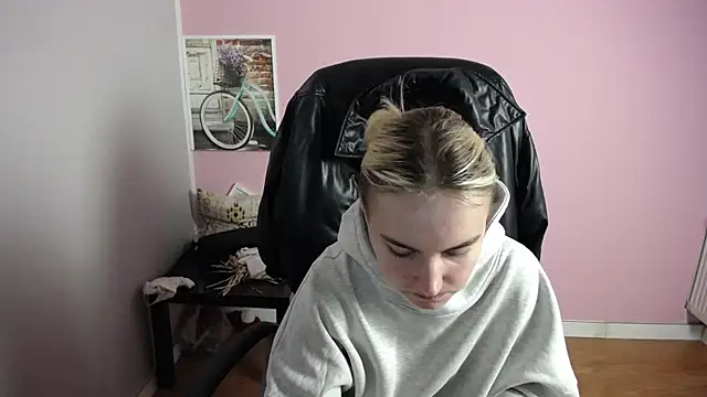 viktoria lovely online show from April 2, 2026, 7:15 am