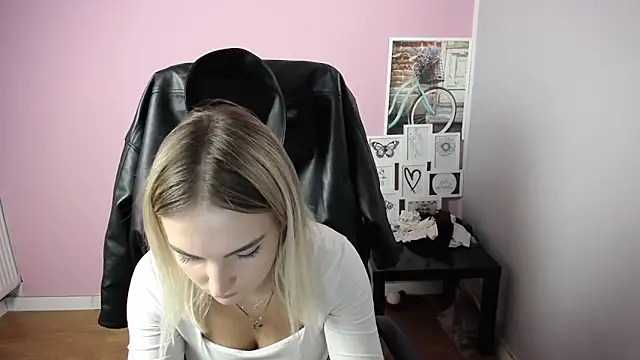 viktoria lovely online show from October 13, 2025, 11:23 am