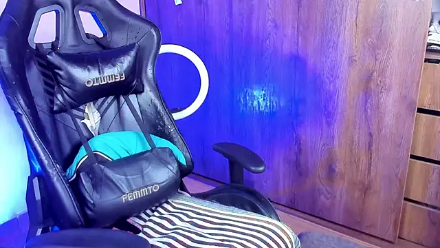 Snapshot of Demian_cute18 chatting on April 16, 2026, 8:42 pm Demian cute18 online show from April 16, 2026, 8:42 pm