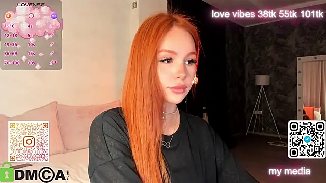 Snapshot of Tracy-Taylor chatting on November 28, 2025, 12:33 am Tracy-Taylor online show from November 28, 2025, 12:33 am