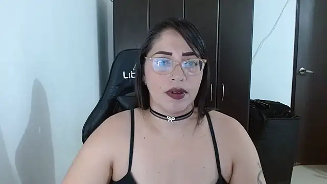 natashasmithe online show from February 18, 2025, 8:14 pm