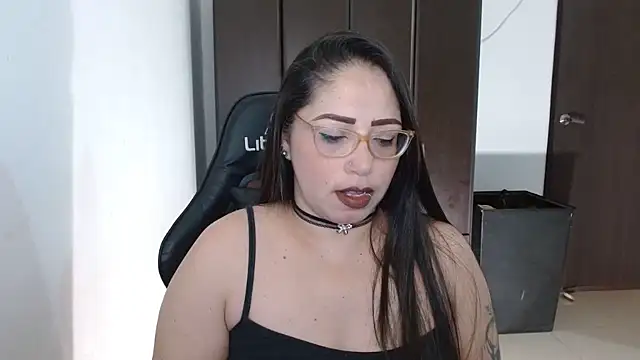 natashasmithe online show from September 28, 2025, 7:54 pm