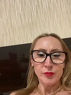 LauraDavis online show from July 28, 2026, 4:39 pm