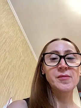 LauraDavis online show from April 17, 2026, 9:34 am