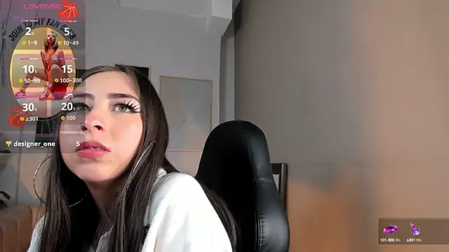 Snapshot of _cloe_martinez chatting on October 15, 2025, 11:35 pm cloe martinez online show from October 15, 2025, 11:35 pm