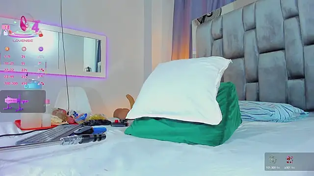 Antonellahorny69 online show from September 9, 2025, 6:50 pm