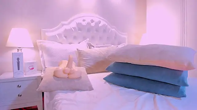 CloeConnelly online show from January 28, 2025, 2:43 am