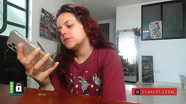 Scarletleon77 online show from October 21, 2025, 11:53 am