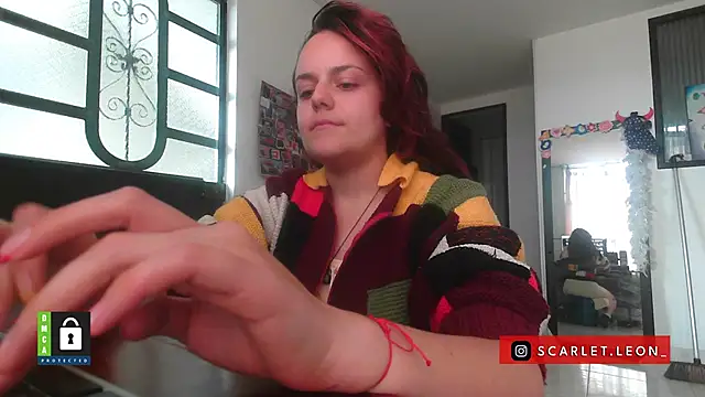 Scarletleon77 online show from November 4, 2025, 9:18 pm