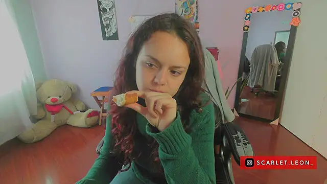 Scarletleon77 online show from March 7, 2025, 3:49 pm