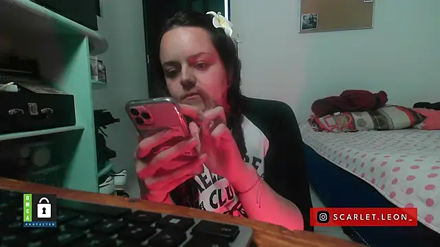 Scarletleon77 online show from November 26, 2025, 8:20 pm