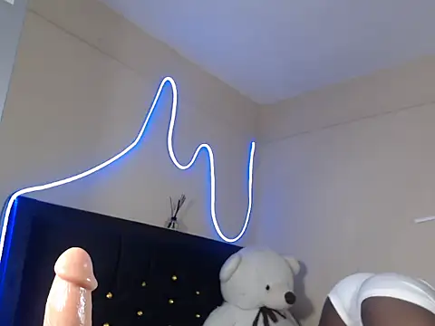 leslie bebby2 online show from September 10, 2025, 9:58 pm