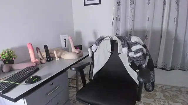 MelissaaCortes online show from November 17, 2025, 10:47 pm