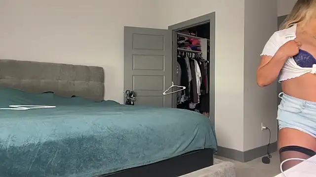 ElenaErickson online show from December 9, 2024, 8:12 pm