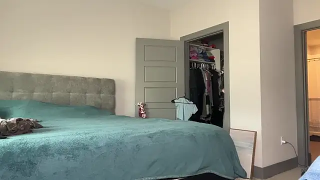 ElenaErickson online show from February 17, 2025, 7:33 pm