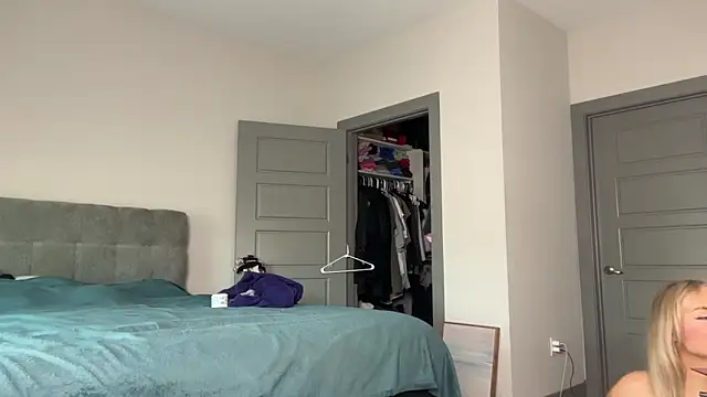 ElenaErickson online show from February 3, 2025, 11:47 pm