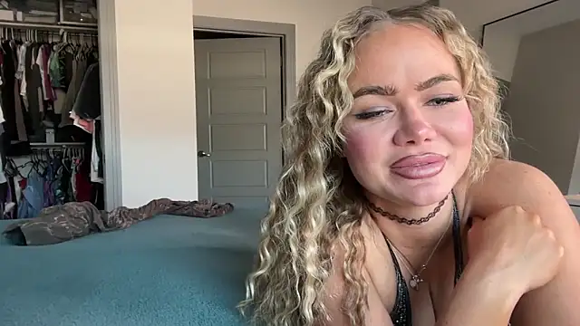 ElenaErickson online show from January 27, 2025, 10:49 pm