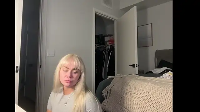 ElenaErickson online show from December 5, 2025, 4:11 am